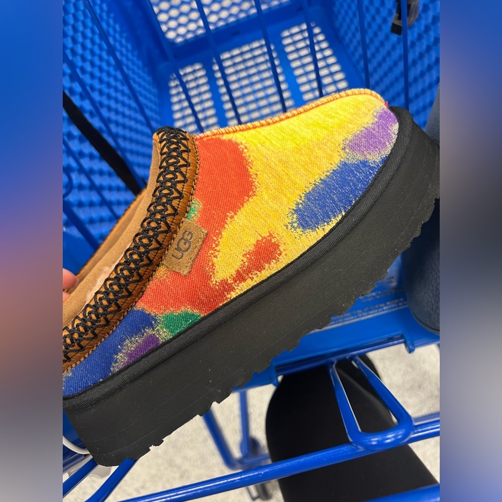 Tazz pridepop Uggs